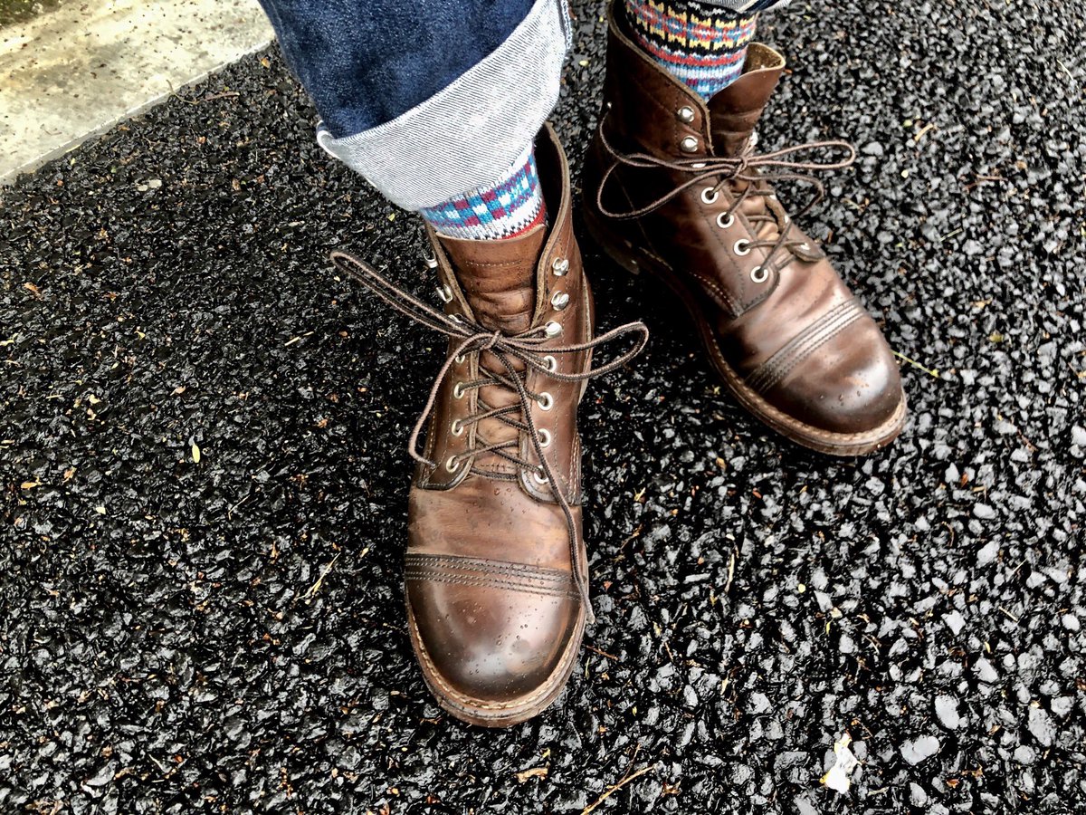 shoeshineleathe's tweet photo. 激しい雨が降っています。
脱水症状から胃腸炎を発症しました。
点滴は遠慮してOS-1で水分補給
薬多過ぎ💊
#redwing #ironrangers #8111
#chupsocks https://t.co/zc6crMenfz