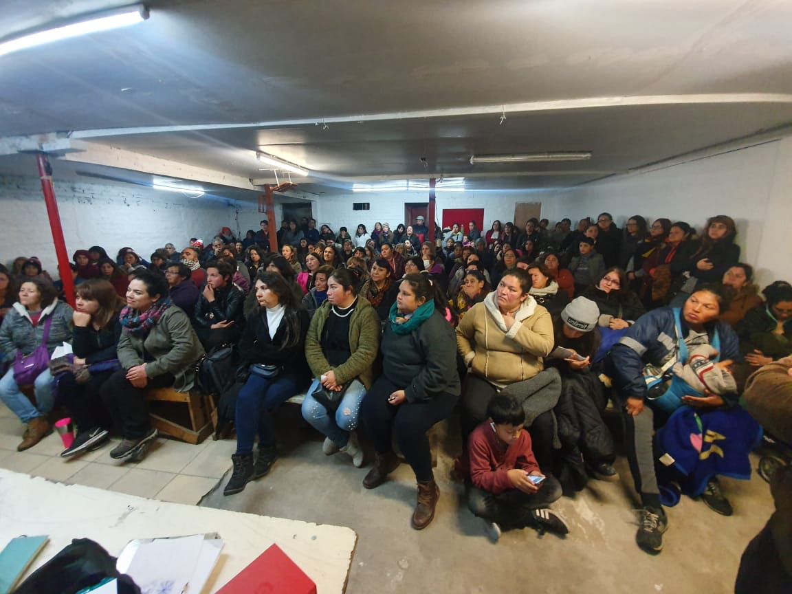 doris_gonzalez_'s tweet photo. Asamblea #Ukamau con fuerza y energía afrontamos el porvenir en comunidad, aquellas mujeres que paso a paso hemos ido conquistando nuestro espacio y conduciendo de manera coherente la lucha que nos dará las victorias de un futuro mejor #Dignidad #FelizViernes https://t.co/SKts5OZgsr