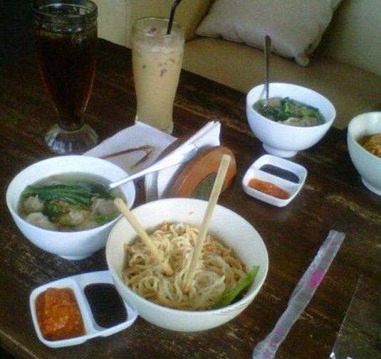 Berakhir pekan menikmati yamien baso <a href="/kafelantera/">Kafe Lantera</a>