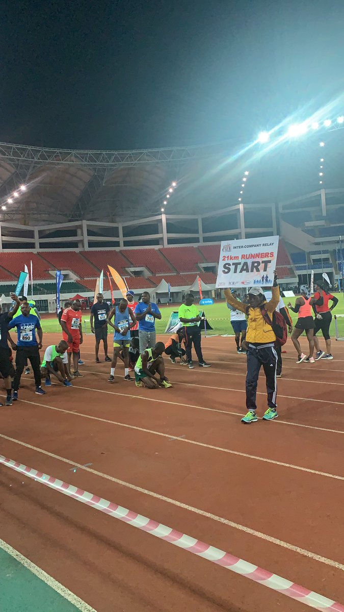 IntercompanyR's tweet photo. 21km start. https://t.co/baBF3FYjW0