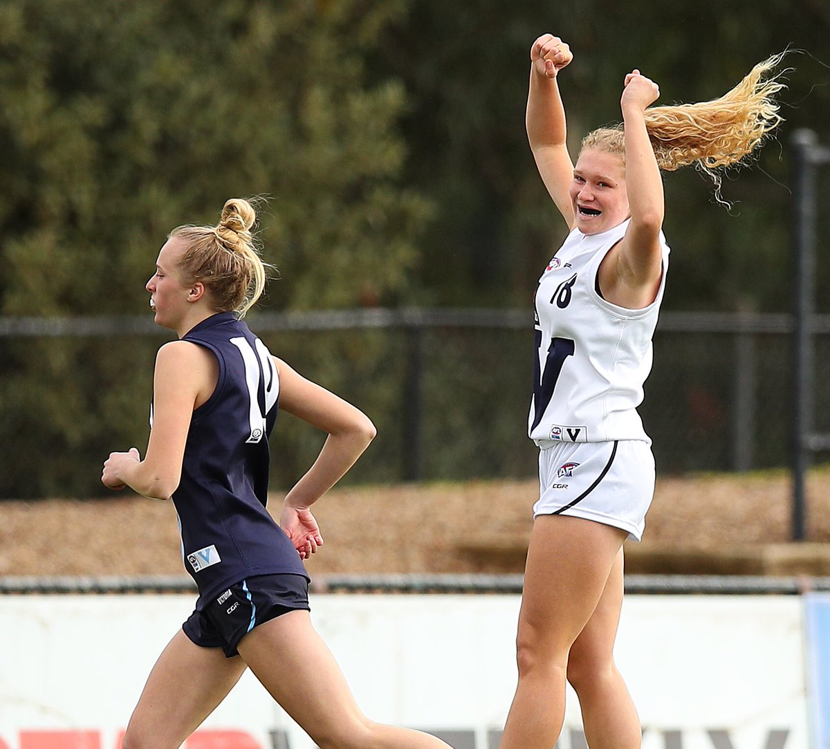 FT #AFLWU16s: #VicCountry 6.8 44 d #VicMetro 4.6 30.

VC goals McKee @GeelongFalcons 2, Angwin, Gilmour @Gippsland_Power, Meier @GWVRebels, Mailer @MurrayBushiesFC 1.

VM Angelopoulos, Murphy  @Sandy_Dragons, Appleby @NthKnights, Gillard @CalderCannonsFC 1.