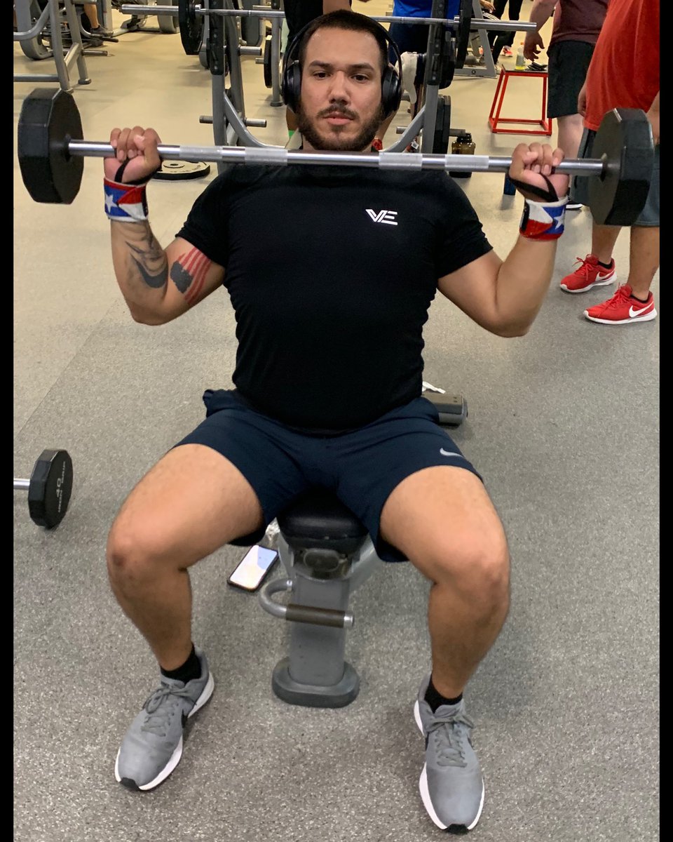 ValorEliteFit's tweet photo. @Martin_E18 Putting in work with the midnight black VE tee 🔥 https://t.co/qOXi4qyQqH