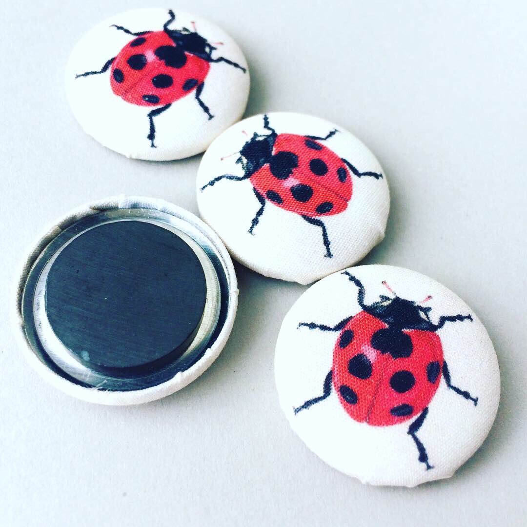 magicbutton77's tweet image. Hi #UKGiftHour #UKGiftAM, I’ve not been around here much lately but thought I’d say Hi &amp;amp; share with you a small selection of items from my #etsyshop, MagicButtonDesign.etsy.com These have been #handcrafted using my #nature inspired illustrations. Have a great #weekend! #shopindie