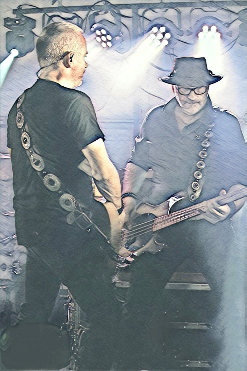 bloezer's tweet image. 