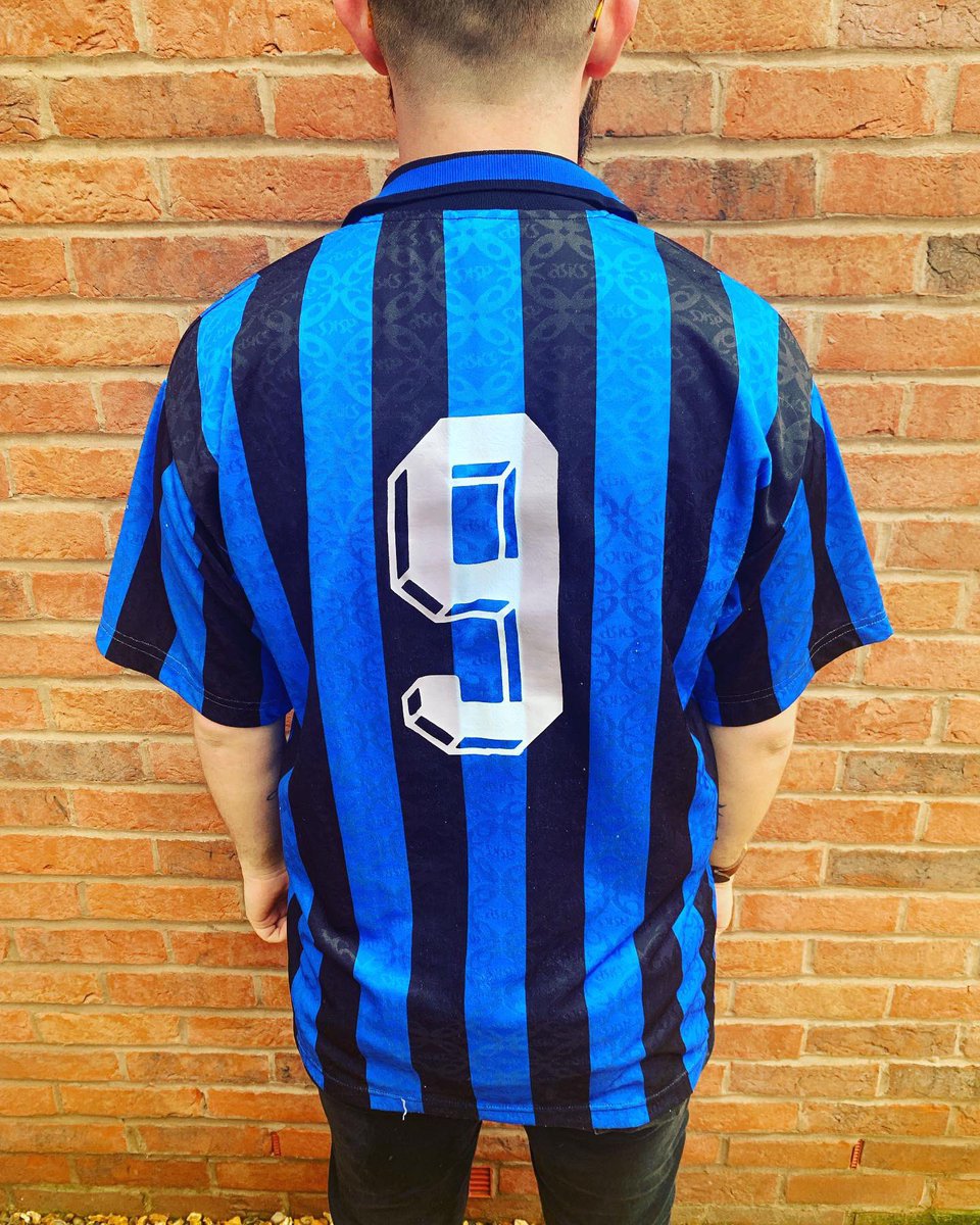 one2elevenkits's tweet photo. Atalanta Bergamasca Calcio Home 1994-95 Large £89.99 rare home shirt as Atalanta played back in serie b after finishing 17th the year before. This season they managed a 4th place finish but would ultimately spend 3 years in serie B. #atalanta #calio #atalantabc #bergamo https://t.co/vTR2ful78z