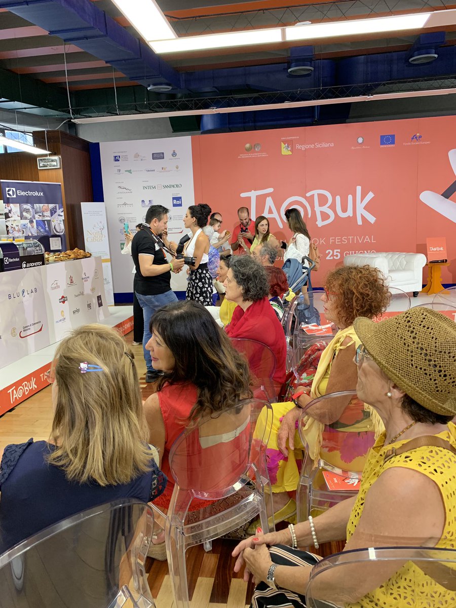 TaobukFestival's tweet photo. 🍋 La giornata di #Taobuk19 comincia con un evento #FudHub e #IlDesiderio di gustare i sapori della nostra Sicilia. Granita e colazione gluten free a cura di #GiuseppeArena e #GiuseppeMicalizzi e le delizie di #TaoBrec. https://t.co/aOVa2m0AQH