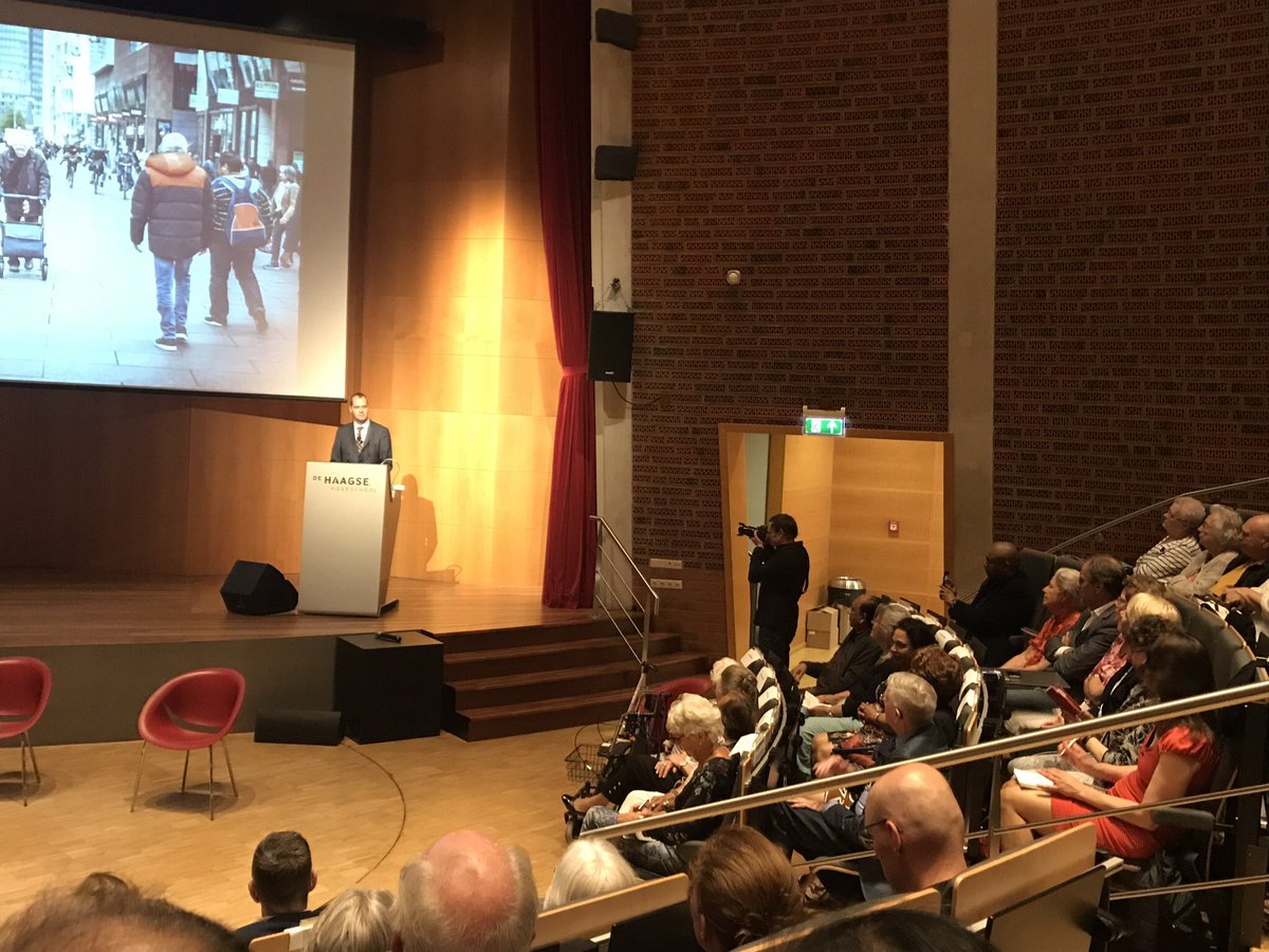 Intree rede van Joost van Hoof lector Urban afging  Haagse Hoge school 21 juni. “Prettig en succesvol ouder worden in de stad. “ volle zaal met jong en oud. Succes sleutel is de verbinding tussen beide groepen , beide groepen hebben potentie om gebruik van te maken!