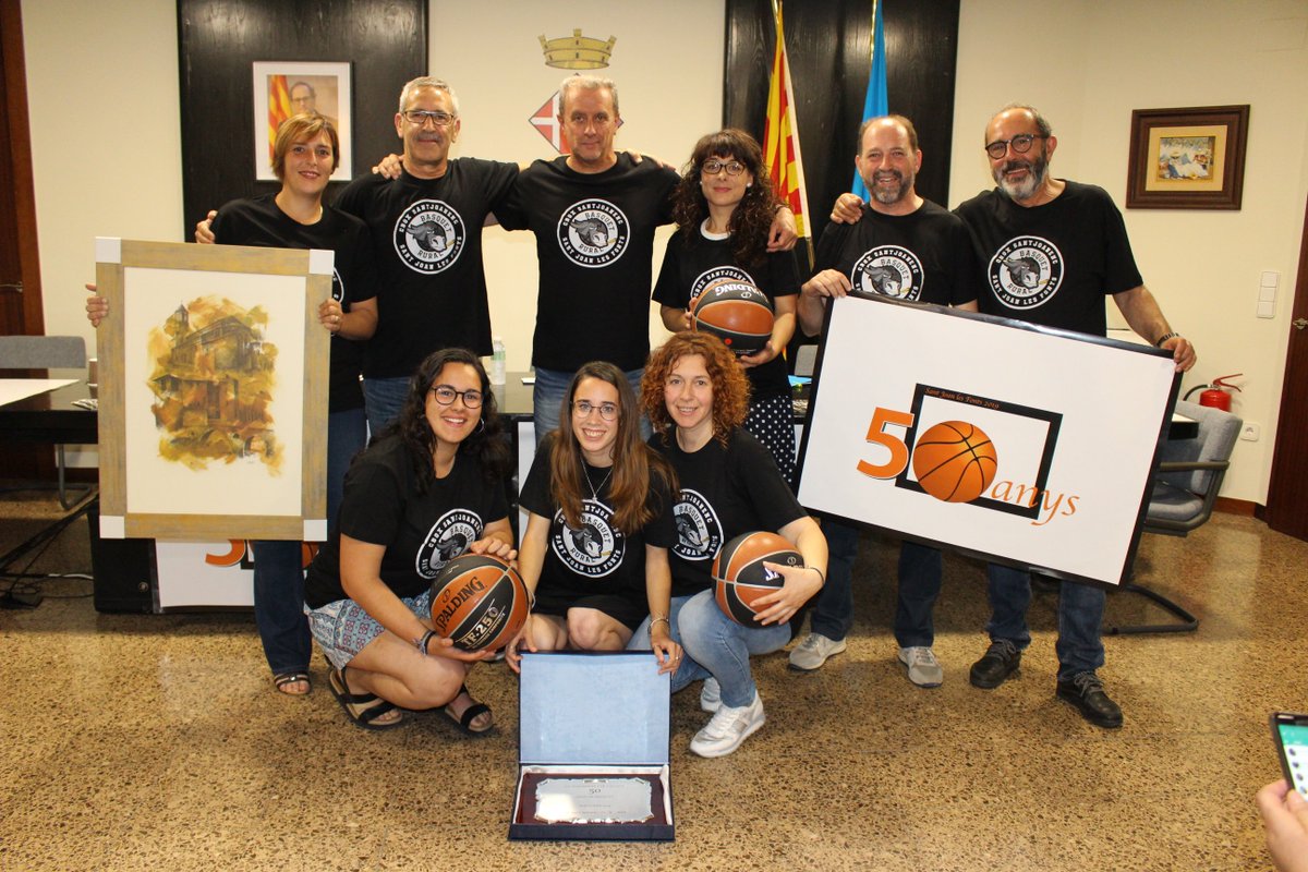 Sant Joan les Fonts (@santjoanfontsaj) on Twitter photo Els membres del <a href="/cbgx/">CBGX Santjoanenc</a> que van dur a terme el Pregó de la Festa Major de #SantJoanlesFonts, juntament amb l'alcaldessa, Maria Vidal, i la regidora, Vanessa Torrent. 🎉ESTEM DE FESTA🎉
Segueix tota la programació aquí santjoanlesfonts.cat Els membres del <a href="/cbgx/">CBGX Santjoanenc</a> que van dur a terme el Pregó de la Festa Major de #SantJoanlesFonts, juntament amb l'alcaldessa, Maria Vidal, i la regidora, Vanessa Torrent. 🎉ESTEM DE FESTA🎉
Segueix tota la programació aquí santjoanlesfonts.cat