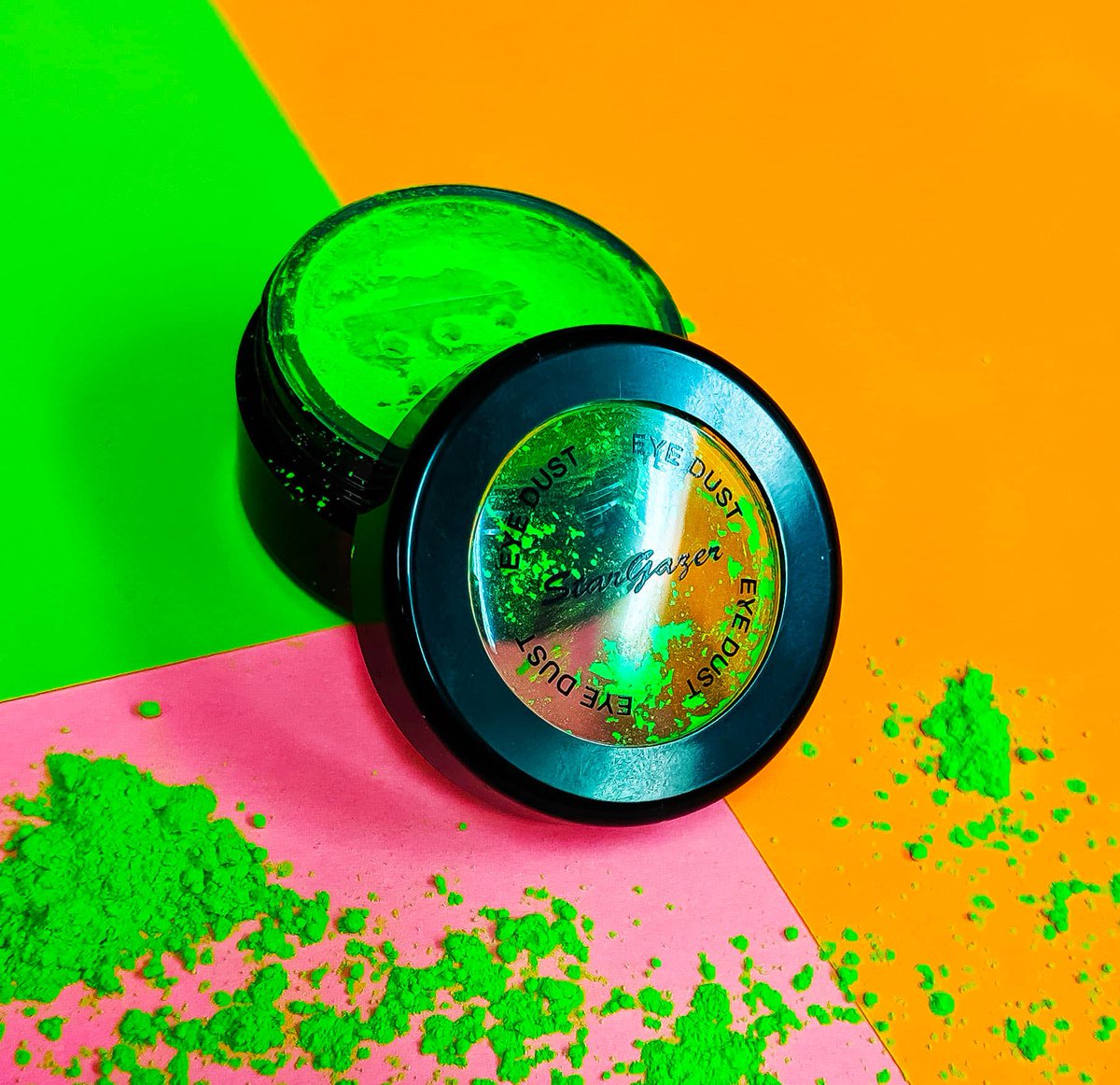 JustEssentials1's tweet image. 'Obsessed' is an understatement when it comes to the @stargazerproducts Neon Eye Dusts 😍

We just love how these apply and wear, if you haven't jumped on the #NeonMakeUp trend yet - these are bang on 👌
#Stargazer #NeonEyeDust #Neon #Pigments