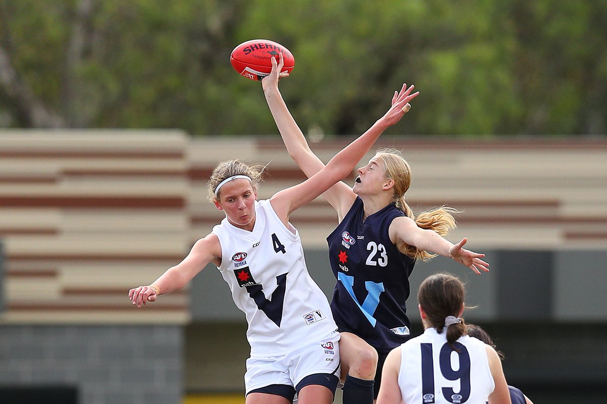 #AFLWU16s: #VicCountry overcame a slow start to defeat #VicMetro by 14 points in both teams’ final @aflwomens Under-16 representative match at Avalon Airport Oval on Saturday.

VC 6.8 44 d VM 4.6 30.

Best and goals: bit.ly/2ZNb4nF
Full replay: bit.ly/2KvopNw