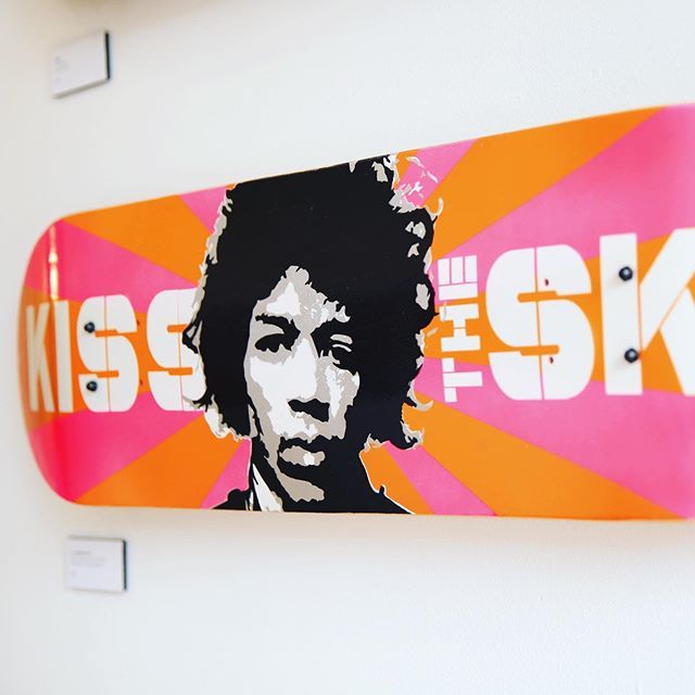 Dewdesign01's tweet photo. Flashback. 1 year ago today I curated my very first art show: Hang It or Sk8 It
#fbf #flashback #art #artshow #bushwick #skateboard #jimmyhendrix #kissrhesky #myart #stencil #hangitorsk8it #3rdethosgallery #nyc #newyorkcity #makeart #streetart #streetsty… https://t.co/7IFFX6UXJ1 https://t.co/4rcTqvfFwH