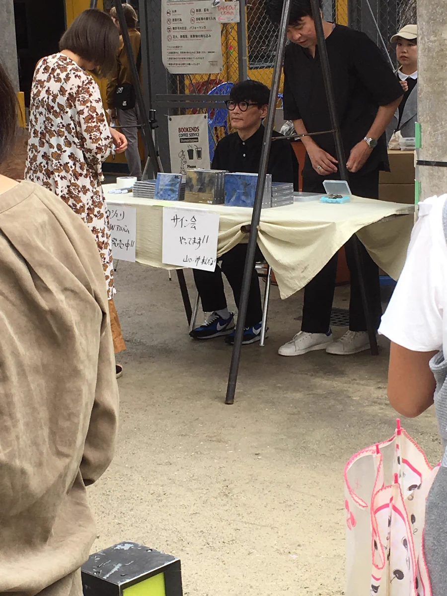 なんでここに！？下北でサカナクションのボーカルがCDを販売www