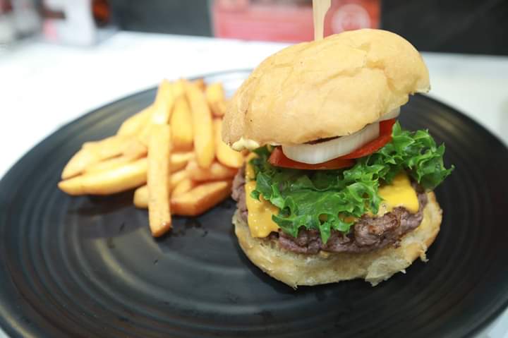 TheMallThailand's tweet photo. สาวกเนื้อต้องกรี้ด!!!
Promotion 1 แถม 1
#สั่งเสต็กStriploin 
วันนี้ #แถมฟรีBeefBurger 
ไปอร่อยกันแบบจุกๆ สาแก่ใจ

แต่ต้องรีบหน่อยนะคะ
วันนี้ – 30 มิ.ย. เท่านั้น !!!
ที่ Company B ชั้น G Gourmet Market
เดอะมอลล์ บางกะปิค่ะ

#CompanyB #TheBeefMaster
#GourmetMarket #TheMallThailand https://t.co/TP6LWwFJMm