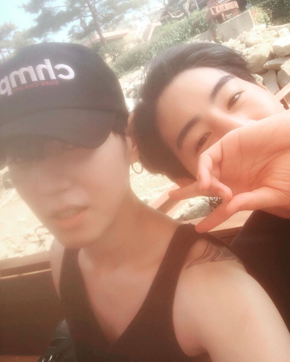 Tuanxciii93Mark's tweet photo. 190622 Yugyeom shares a photo with Mark
“#igot7❤️🐥 #playingwithwater”
#MarkTuan #마크 #段宜恩 @mtuan93
#Yugyeom @real_Kimyugyeom
#GOT7 @GOT7Official #갓세븐 https://t.co/Df4oYIqOWQ