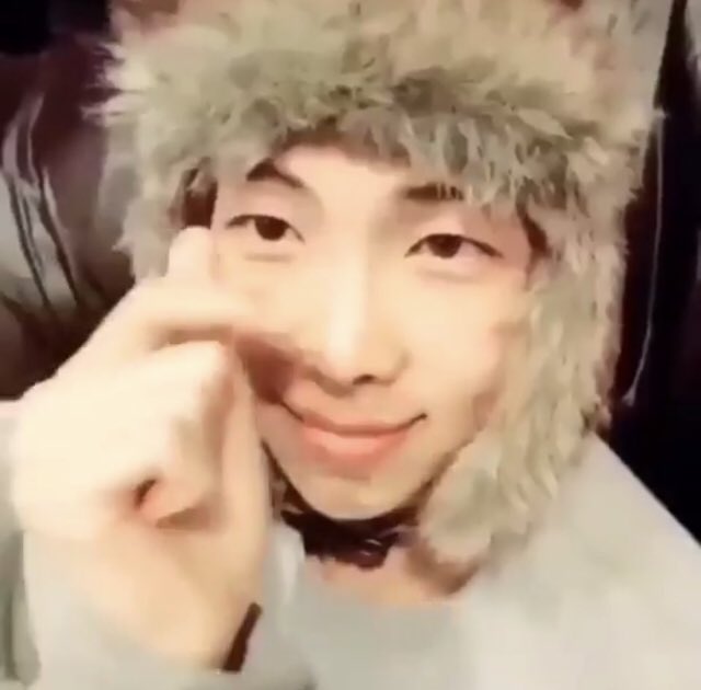 dee_onysus's tweet photo. OK LISTEN UP. It’s Joon appreciation hour ⏰. What are your fav pics of this amazing man? Here’s a few of mine @BTS_twt 

#teenchoice
#ChoiceInternationalArtists
#BTS https://t.co/6FRRzSzZgw