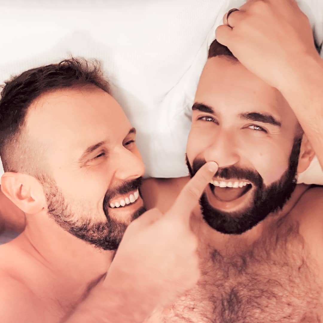 Ippoedixon's tweet photo. Ma quanto ci piace trovare un giorno per tutto?! 😂 Voi sapevate che ieri era il #selfieday ? Ovviamente non potevamo non festeggiare anche noi con un nostro selfie gay day 🏳️‍🌈 😂
#selfie #selfies #GayPrideMonth #gayselfie https://t.co/r0ztaxkerX
