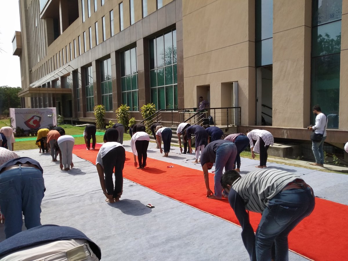 kashyap0801's tweet photo. And the #InternationalDayofYoga was celebrated at Bahadurpally campus! #relaxing and #Exuberating @JoshHyderabad #TechMighties #RiseForGood #TechMahindra #Hyderabad https://t.co/7r4Gi8rA7P