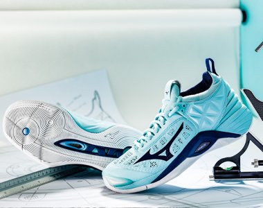 オーカバレーボールショップ Auf Twitter ヨーロッパリーグオフシーズンの今は 来シーズンに向けて各メーカーどんどん新しいモデルを発表してます 海外限定バレーボールシューズはオーカショップ T Co Ewcapv1mpn 海外バレー バレーボール