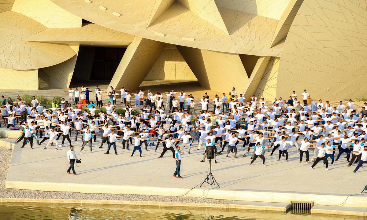 IndEmbDoha's tweet image. @IndEmbDoha organised a grand yoga demonstration in partnership with Indian community organisations and Qatar Museums, in front of the iconic @NMOQatar on the occasion of the 5th IDY. @MEAIndia @almayassahamad #InternationalDayOfYoga2019