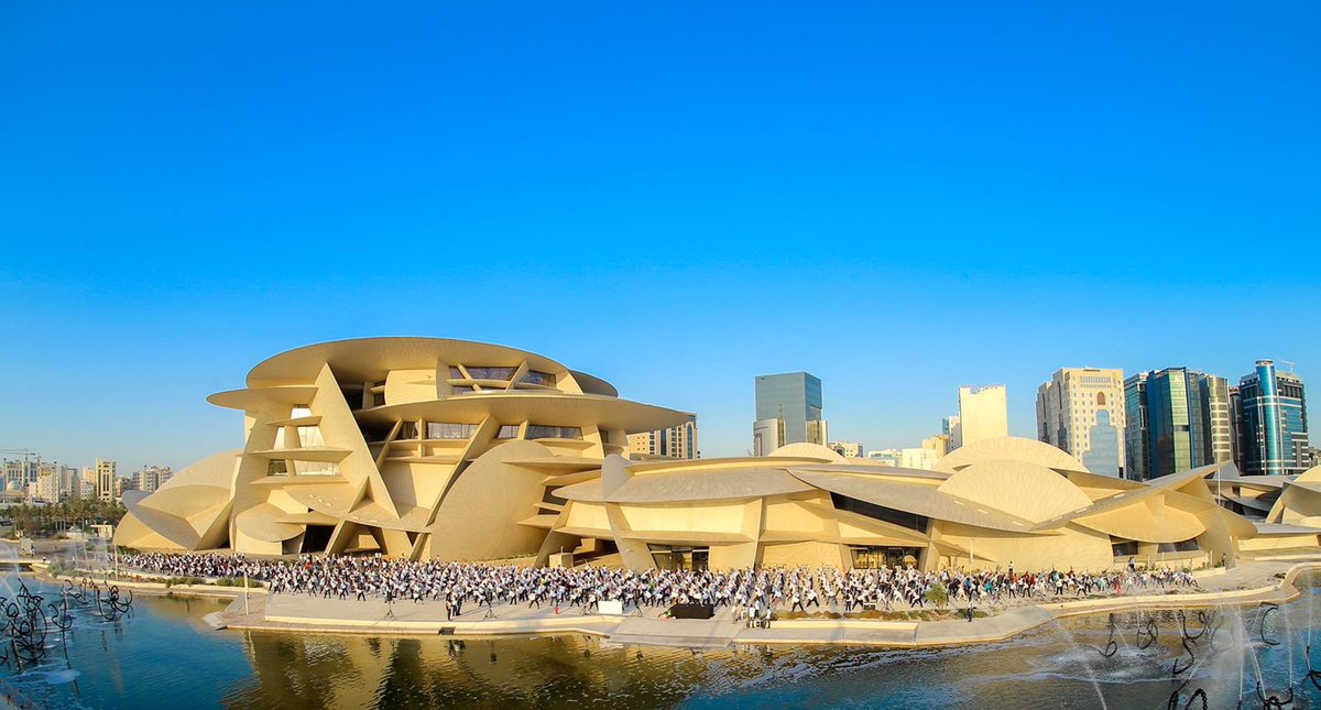 IndEmbDoha's tweet image. @IndEmbDoha organised a grand yoga demonstration in partnership with Indian community organisations and Qatar Museums, in front of the iconic @NMOQatar on the occasion of the 5th IDY. @MEAIndia @almayassahamad #InternationalDayOfYoga2019