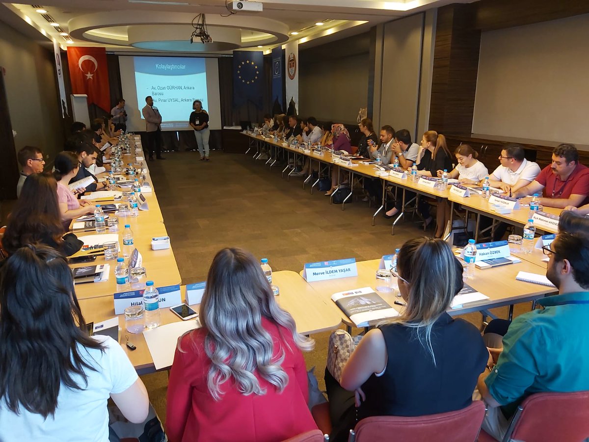 aymbbprojesi's tweet photo. Avukat eğitimimiz bu haftasonu Kayseri'de. Proje kapsamında eğitim alan avukat sayısı 3000'i aştı. https://t.co/7N0Zcf8ElK