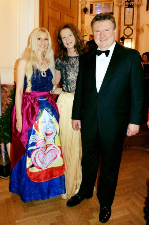 tanjaplayner's tweet photo. Der Kampf gegen AIDS ist weltweit wichtig, deswegen ist es schön, dass Wiens Bürgermeister Michael Ludwig den Life Ball beibehalten will. Damit leistet Österreich und Wien einen grossen Beitrag im Kampf gegen AIDS #Spenden #zib2 #zib #wien #vienna https://t.co/TVpBwdRMm2