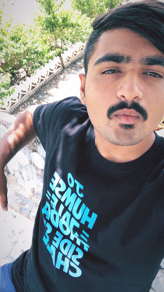 arjunp77's tweet photo. Aankh 👁 se uski aankh mila ke bhid jane ka naam hai pyaare 👑Dangal Dangal👑 https://t.co/GzdblnfoOx