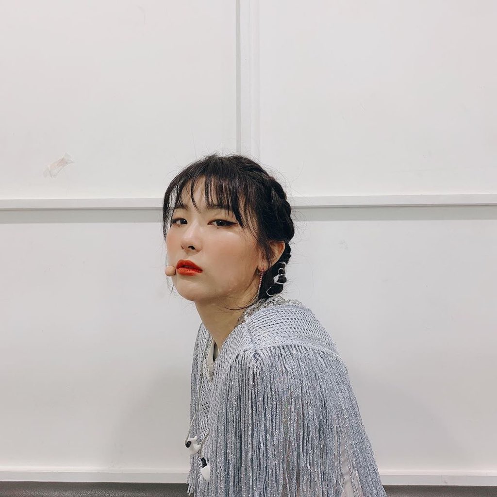 seulginsta's tweet photo. ♡ IG POST | hi_sseulgi :  Zimzalabim🙏 https://t.co/g2bQCc0Sf7