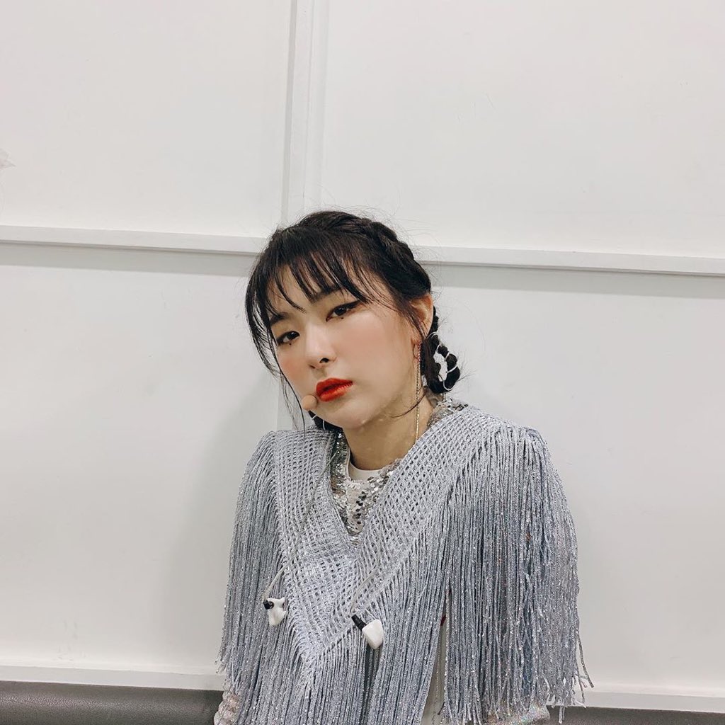 seulginsta's tweet photo. ♡ IG POST | hi_sseulgi :  Zimzalabim🙏 https://t.co/g2bQCc0Sf7