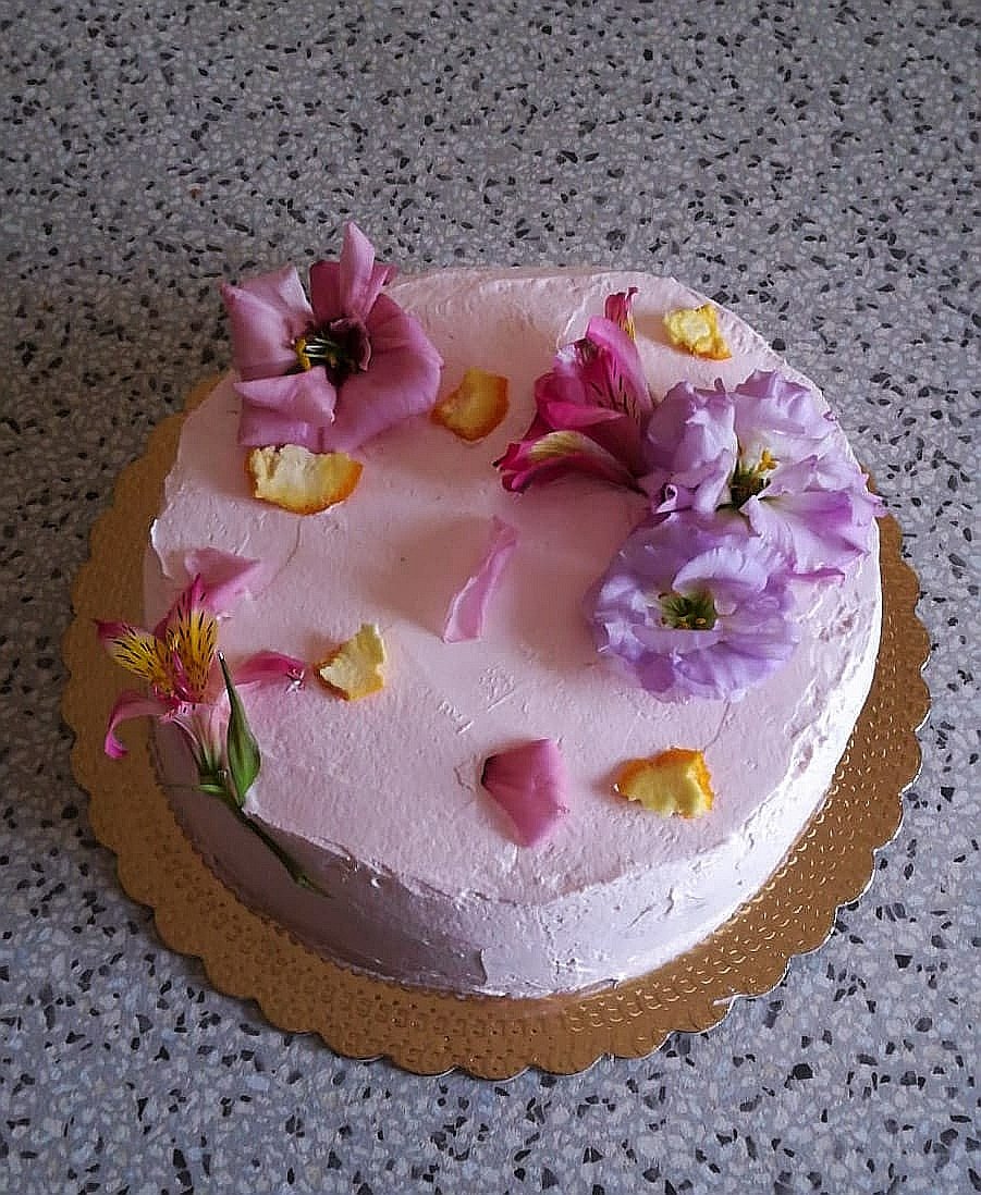 MoonCrystal___'s tweet image. My birthday cake ispired by Harry Styles' album, please like, rt and tag Harry to let him see this.😍

I love you Harry💚