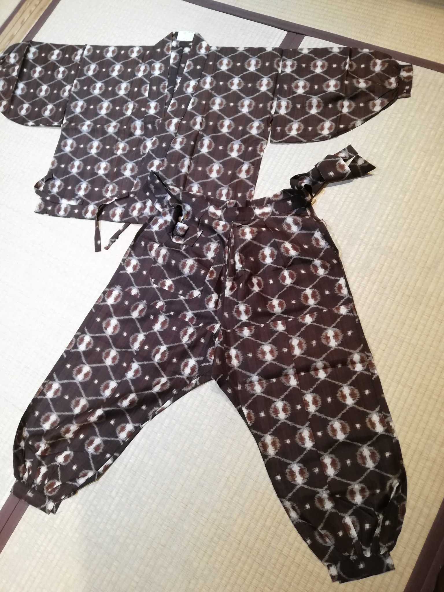 ありさ丸 朝ドラのカーネーションで糸子が着物に戻せるモンペの作り方教えてたの今さら気になってきた D もう一回オンデマンドするか D Twitter