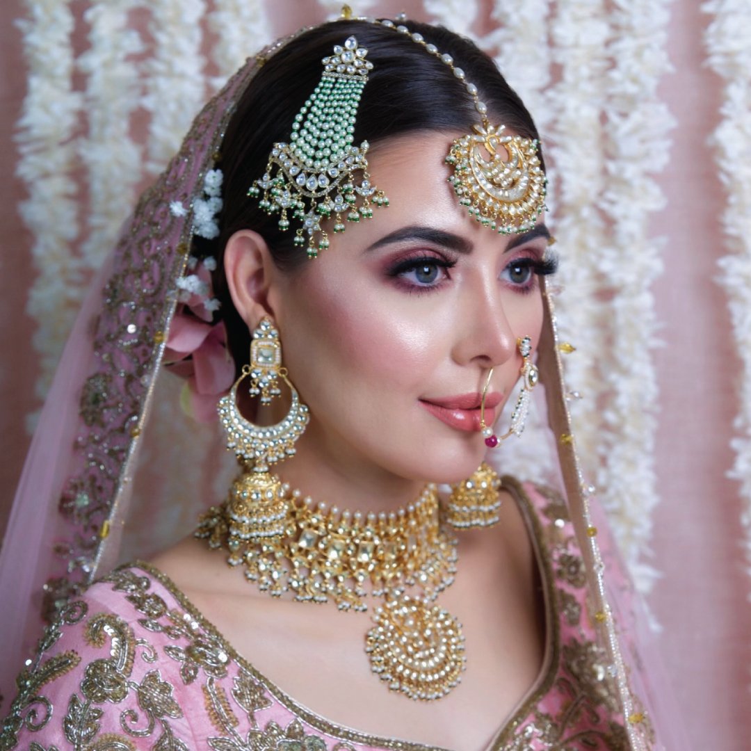 Give a dash of Regal air to your outfit with <a href="/toraandesign/">Toraan</a>.
For order enquiries, email: info@toraan.com or through Whatsapp... #ToraanDesign #Toraan #IndianJewellery #BridalJewellery #traditionaljewellery #exquisite #bride #indianbride #kundan #polki #asianbride #LuxuryJewellery