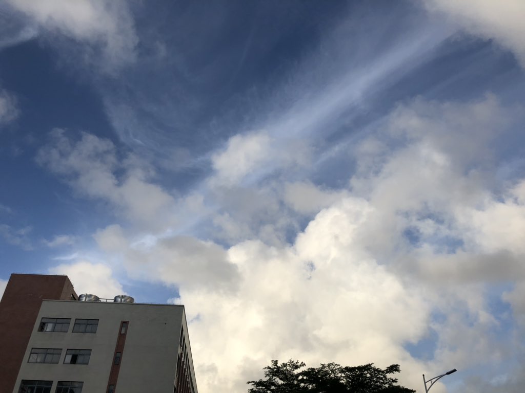 GYun03485243's tweet photo. 天空 https://t.co/AaIuCiBaYL