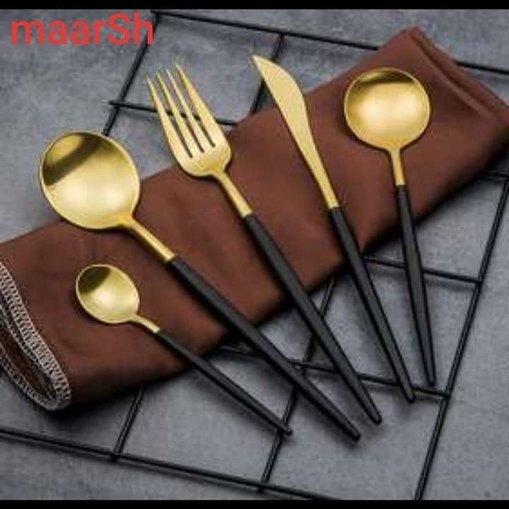 maarshkitchenw1's tweet image. black handle with gold head cutlery.
By MaarSh Kitchenware &amp;amp; Hotel Supply.
#cutleryset #flatwareset