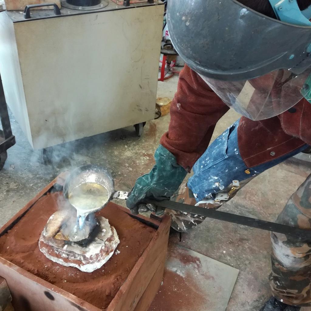 CraftCourses's tweet photo. What's going on here at @LondonSculpture Workshop?!
It's an exciting new 4 session course in #pewtercasting...
Discover this incredible art using the ancient ‘lost wax method’.
Click to find out more > https://t.co/7GYCRuVZaH
#shoutoutsaturday
#metalwork https://t.co/tKFEATWNbL
