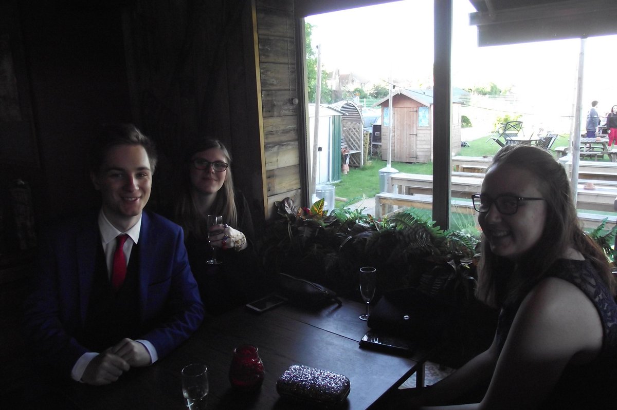 DarrenDandrews's tweet photo. #y13prom https://t.co/hvcUZBWnNK