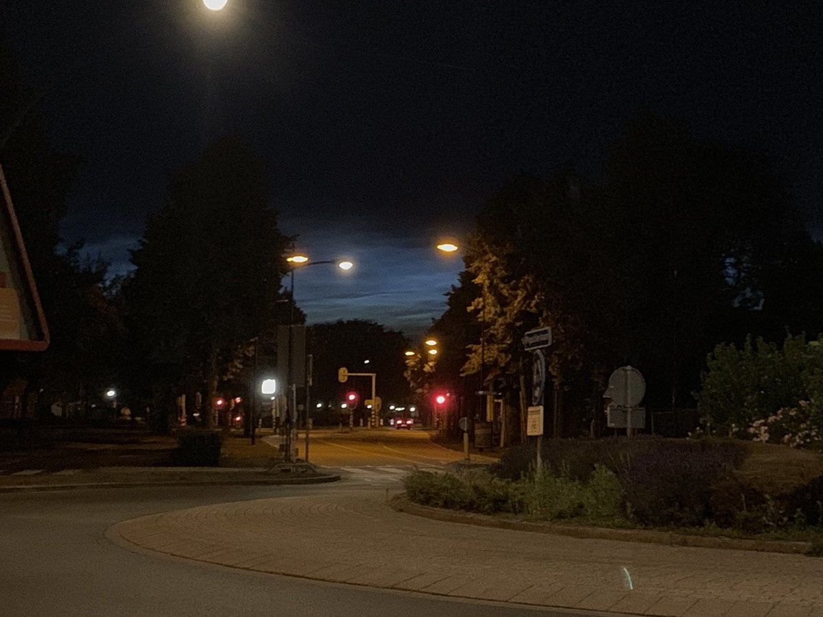 PittensStan's tweet image. Gisterenavond waren er Lichtende nachtwolken te zien boven Veghel @omroepbrabant @RTLnieuws @bdudenveghel @