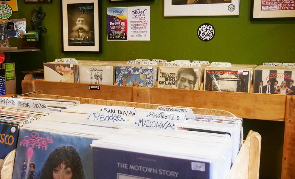 WeAreWarrington's tweet image. #ShoutoutSaturday 👏

#SupportYourlocalIndependent @lizardincrcrds record shop on Legh St in #WarringtonTownCentre! This hidden gem has been open for the past four years. We popped in last week to chat with Tom, who DJs at venues and festivals locally - Check them out 🎵 🎧