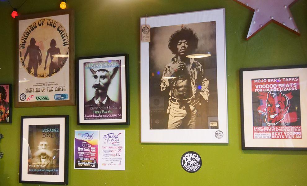 WeAreWarrington's tweet image. #ShoutoutSaturday 👏

#SupportYourlocalIndependent @lizardincrcrds record shop on Legh St in #WarringtonTownCentre! This hidden gem has been open for the past four years. We popped in last week to chat with Tom, who DJs at venues and festivals locally - Check them out 🎵 🎧