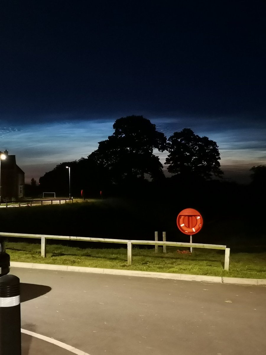 SimonLight's tweet image. Noctilucent clouds seen over Yeovil last night. #bbcweather #somersetlive #cloudappsoc