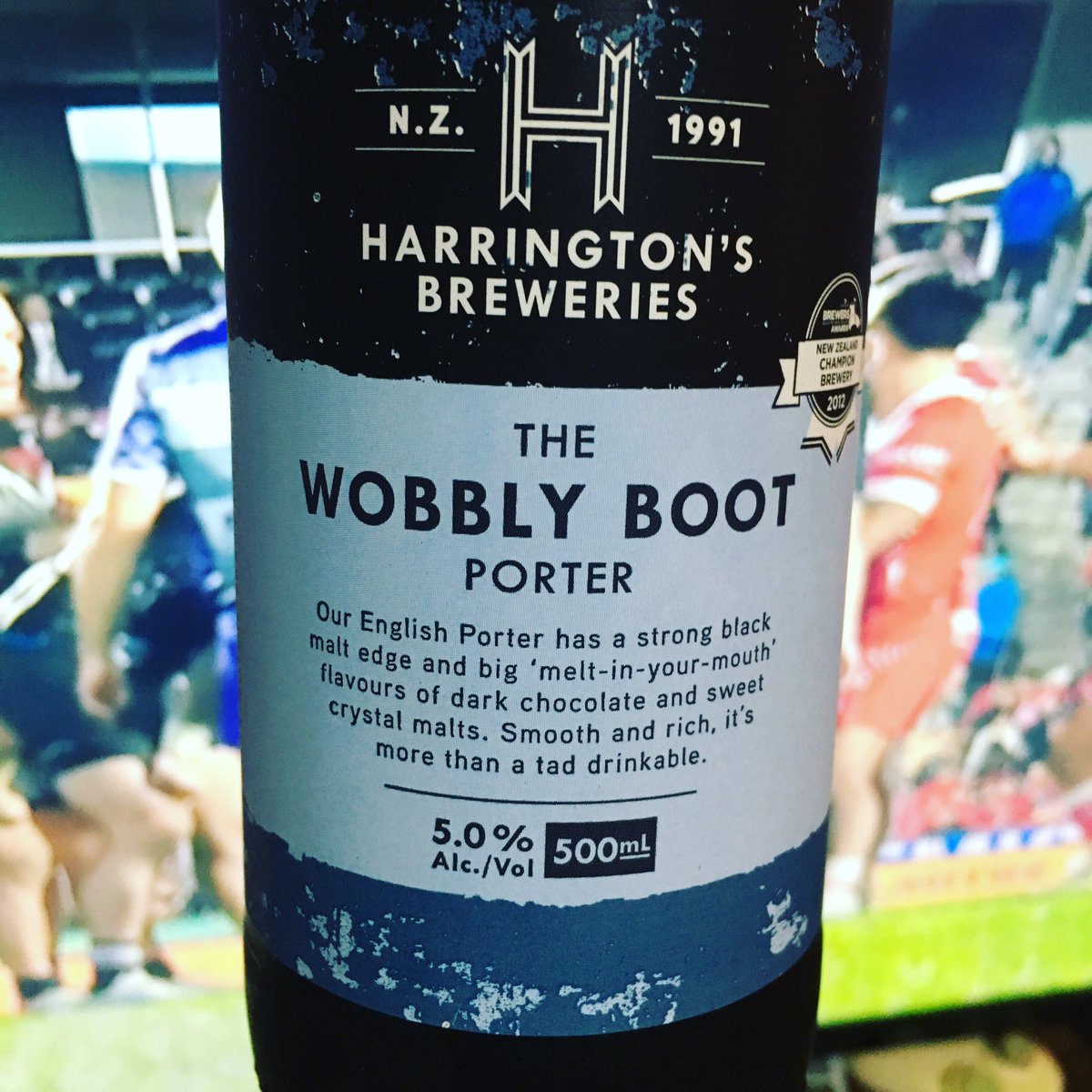 BestBeerHQ's tweet photo. This beer is black, just like my patriotic Kiwi heart 🇳🇿 Good to watch the Kiwis smash Tonga in the league and restore some pride in the black jersey! #beer #craftbeer https://t.co/Hbc4SL6s13