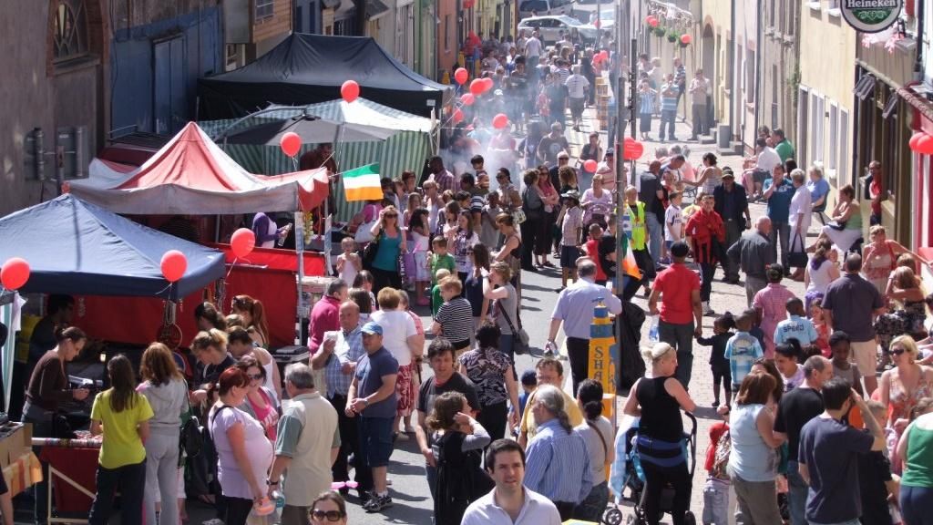 #Shandon street #festival Today 1-6pm
This award-winning #FREE fun family day takes place in one of the most historical &amp; charming parts of the city. Church Street, Bob &amp; Joan's Walk &amp; Exchange Street are decorated by local youth groups &amp; create a colourful setting for family fun