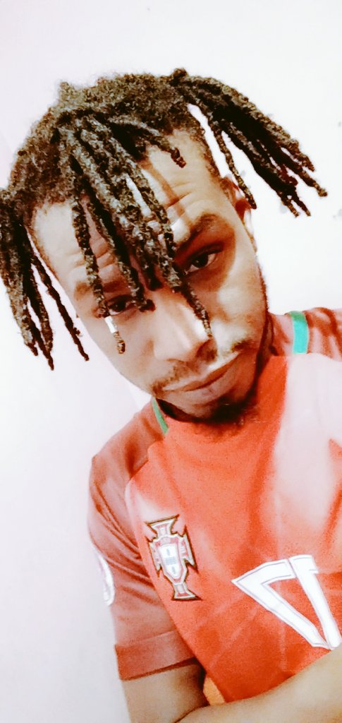 God plan music m'y life
👉$_¥-Guinéen'Man👈
       Peace in love💘