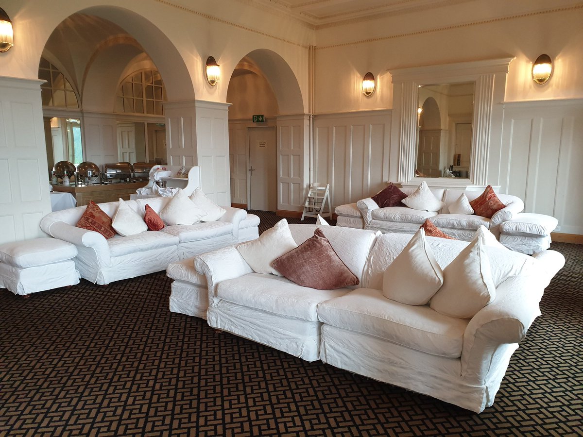ETOX_19's tweet photo. Raining outside ... But very cozy inside! Looking forward meeting you all! https://t.co/quZI8achlg