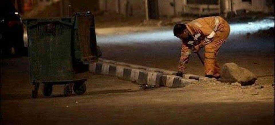 Aklımızda olsun! Bizim yere atıp bıraktığımız her şey için, birilerinin beli bükülüyor!