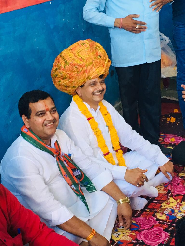 drmanojrajoria's tweet photo. आज नादौती मंडल में कार्यकर्त्ता सम्मान समारोह में पहुचने पर कार्यकर्त्ताओ द्वारा हर्षोल्लास से किये गए अभिनन्दन एवं स्वागत के लिए बहुत बहुत धन्यवाद एवं आभार ||
कार्यकर्ताओ का यह असीम स्नेह और प्यार मेरे अन्दर ऊर्जा का संचार करता है और जन सेवा के लिए प्रेरित करता है | 
#Karauli https://t.co/tmougyUVKM