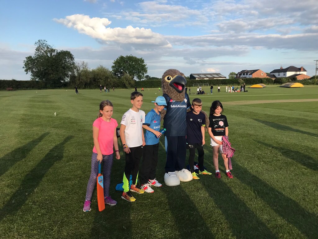 Mickleover_CC's tweet photo. Freddie the Falcon 🦅 supported the us all the way, thanks again!

@DerbyshireCCC @CricketDerbys 

#CWC19clubs https://t.co/De659p8jnb