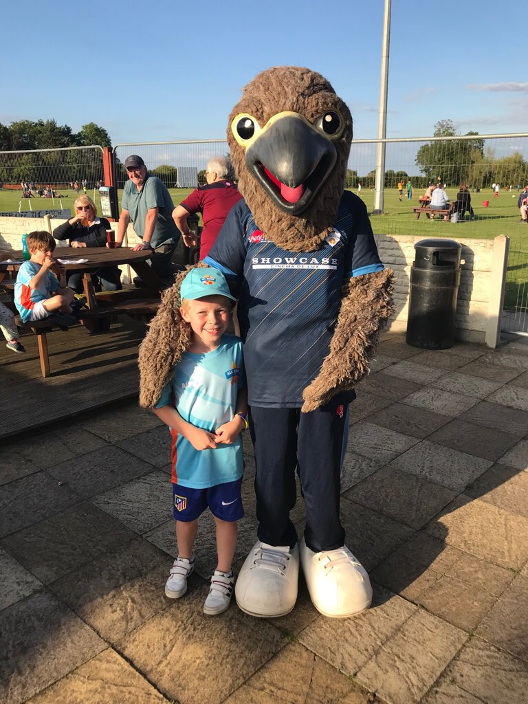 Mickleover_CC's tweet photo. Freddie the Falcon 🦅 supported the us all the way, thanks again!

@DerbyshireCCC @CricketDerbys 

#CWC19clubs https://t.co/De659p8jnb