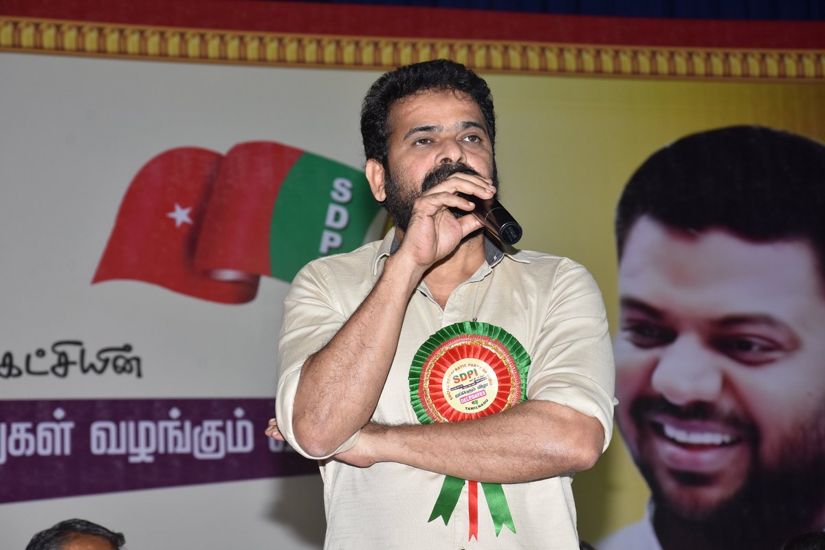 sdpitnhq's tweet photo. SDPI கட்சியின் 2019ஆம் ஆண்டிற்கான “சமூக அக்கறையுள்ள கலைஞருக்கான விருதினை” எஸ்.டி.பி.ஐ. கட்சியின் மாநில தலைவர் நெல்லை முபாரக் ”இயக்குநர் அமீருக்கு” வழங்கி கௌரவித்தார்.
#SDPIDay #SdpiFormationDay #SDPIJune21
#SDPIAwards2019 #SDPIவிருதுகள்2019 #SDPIMupperumVizha #June21SDPIday https://t.co/KVtIZZutNC