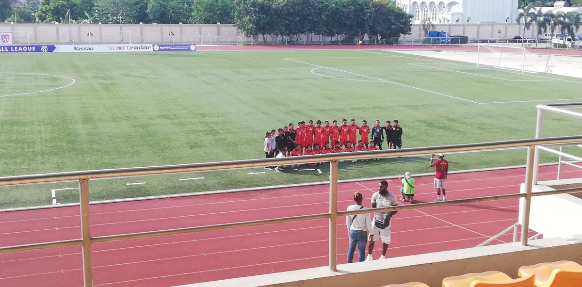 .<a href="/MendiolaFC/">Mendiola FC 1991</a> makes one last photo op before leaving the venue. #PFL2019 <a href="/DugoutPH/">Dugout Philippines</a>